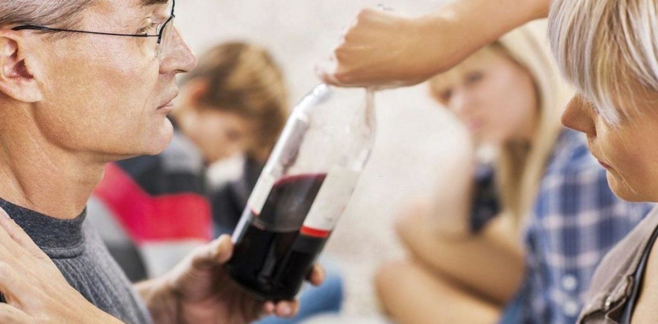 O que o álcool pode causar na família?