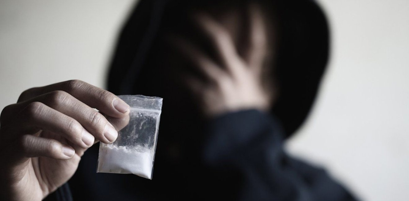Como parar de usar drogas sozinho?