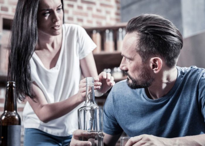 Porque o álcool deixa a pessoa agressiva? 