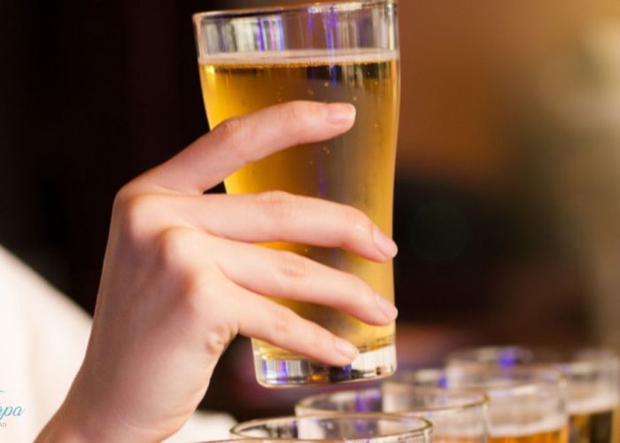 Beber todos os dias é considerado alcoólatra? Veja a diferença entre hábito e dependência