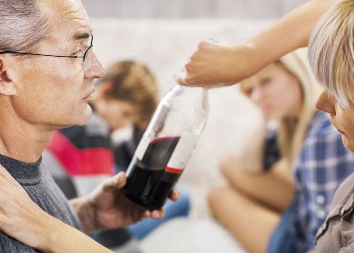 O que o álcool pode causar na família?